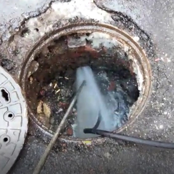 高壓污水管道疏通機(jī)